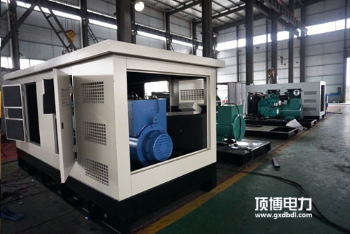購買康明斯靜音式柴油發(fā)電機(jī)組，哪個(gè)廠家好