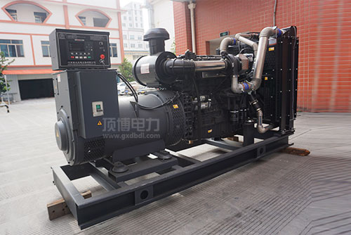 工業(yè)發(fā)電機(jī)組與家用選柴油發(fā)電機(jī)組還是天然氣、汽油