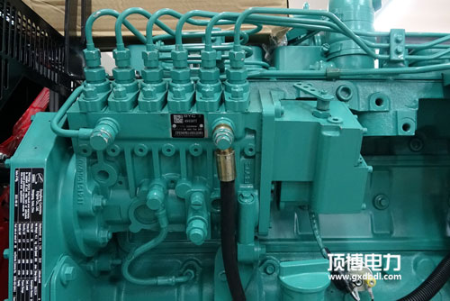 柴油發(fā)電機(jī)組“當(dāng)、當(dāng)”響，轉(zhuǎn)速升高，響聲也增大，怎么回事？